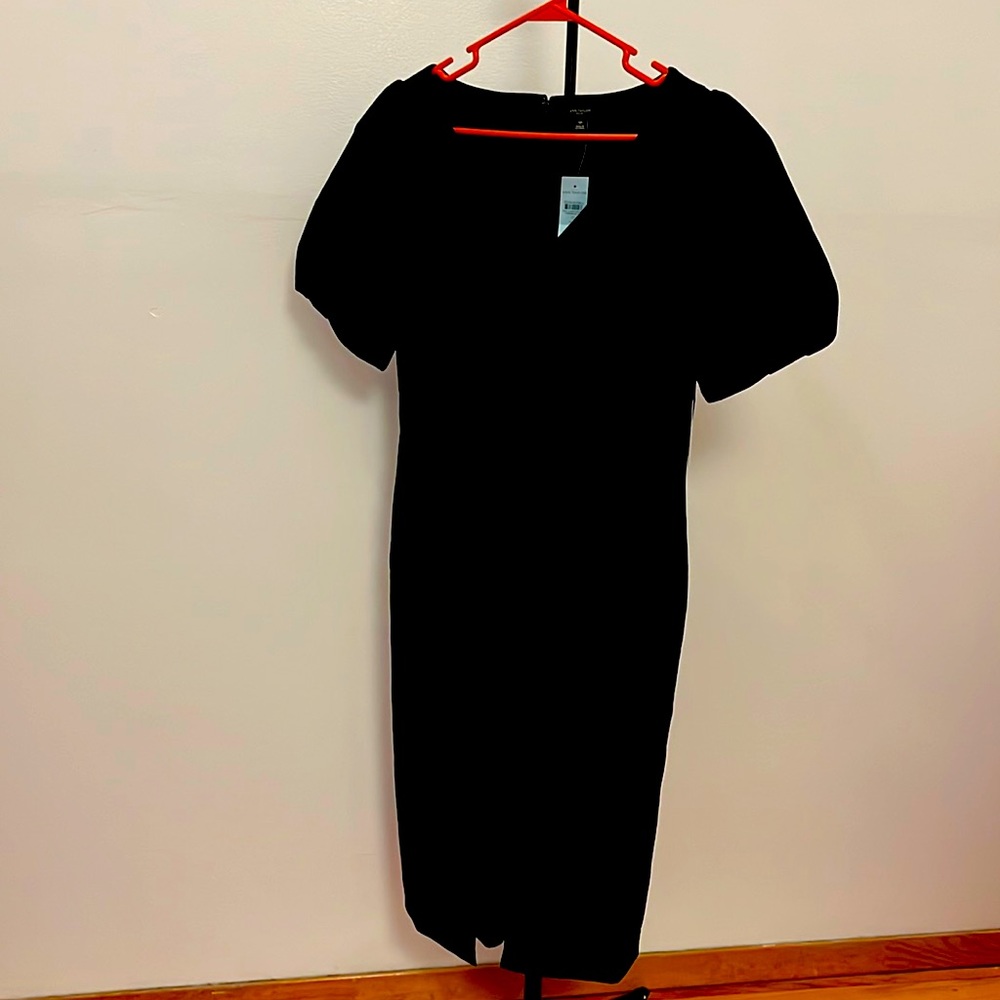Beautiful, sleek dress with a flattering A-line skirt and slit in the center.